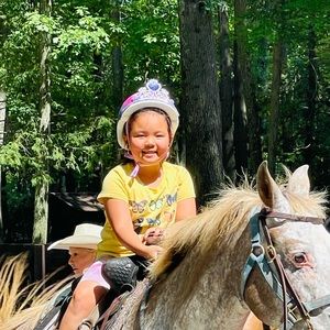 Meet your Posher, Khanh